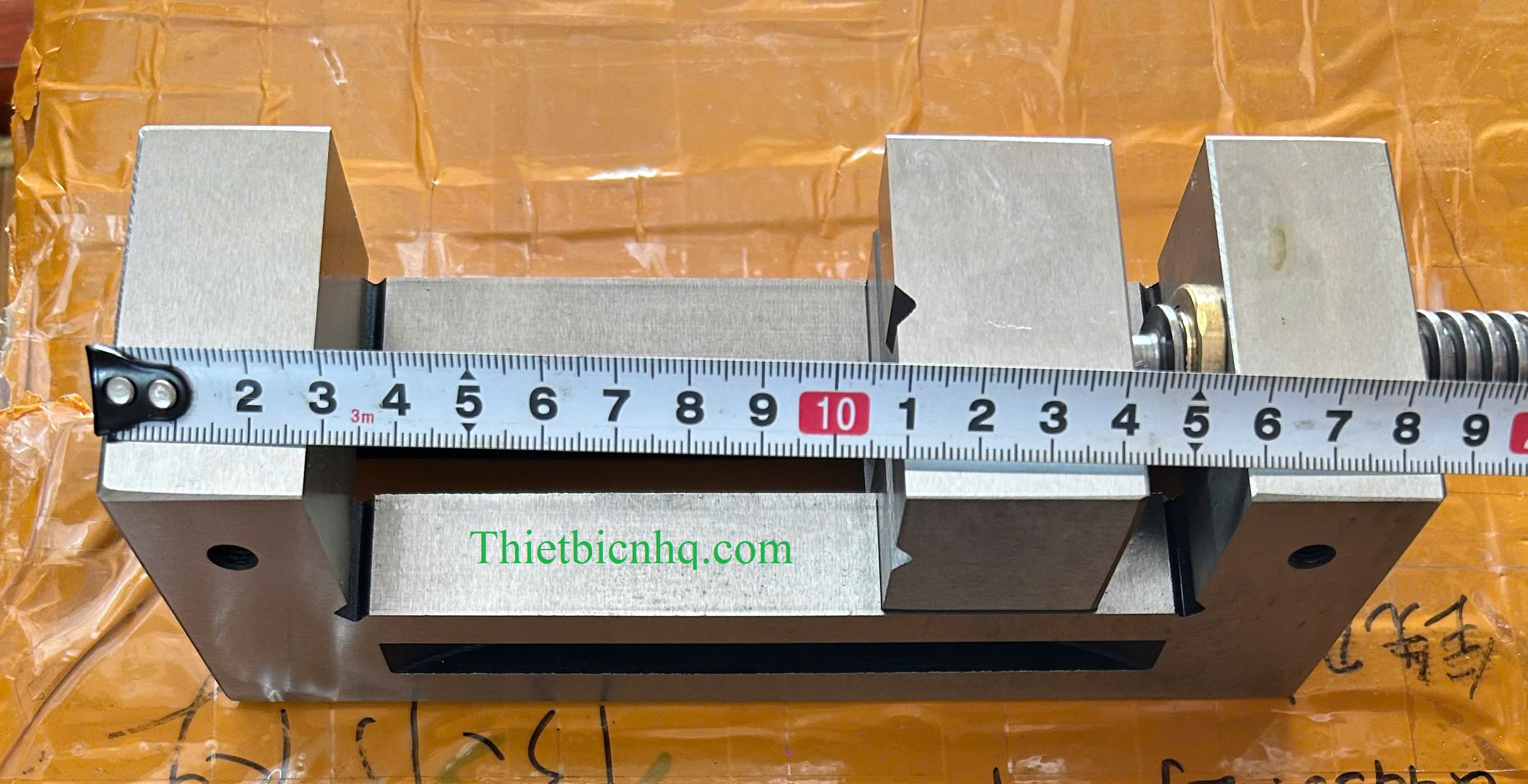 Hình ảnh thực tế ê tô mài QGG63 Chiều dài ê tô QGG63